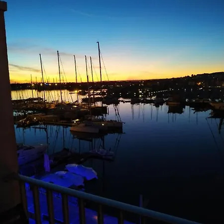 Cap D Vue Port * אגדה